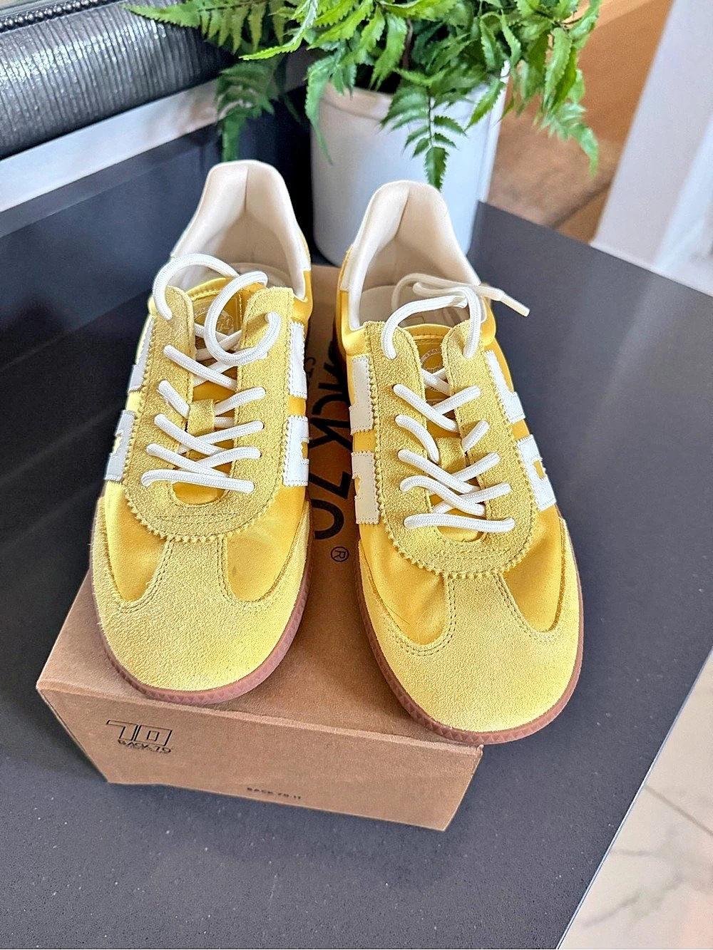 Back 70 Yellow & White Sneakers Like New